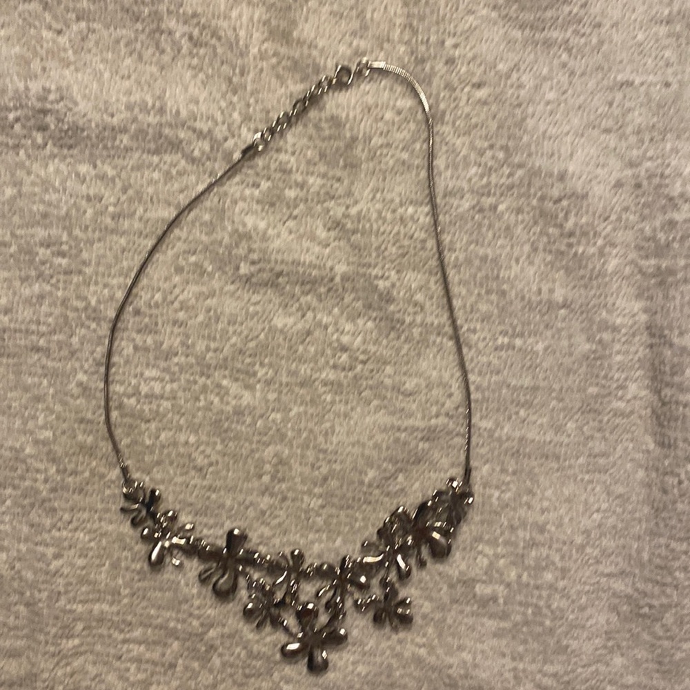 Silver plated flower necklace
